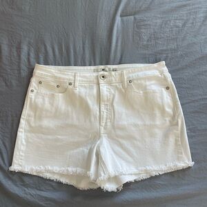 Vineyard Vines White Jean denim Shorts cut-off 31